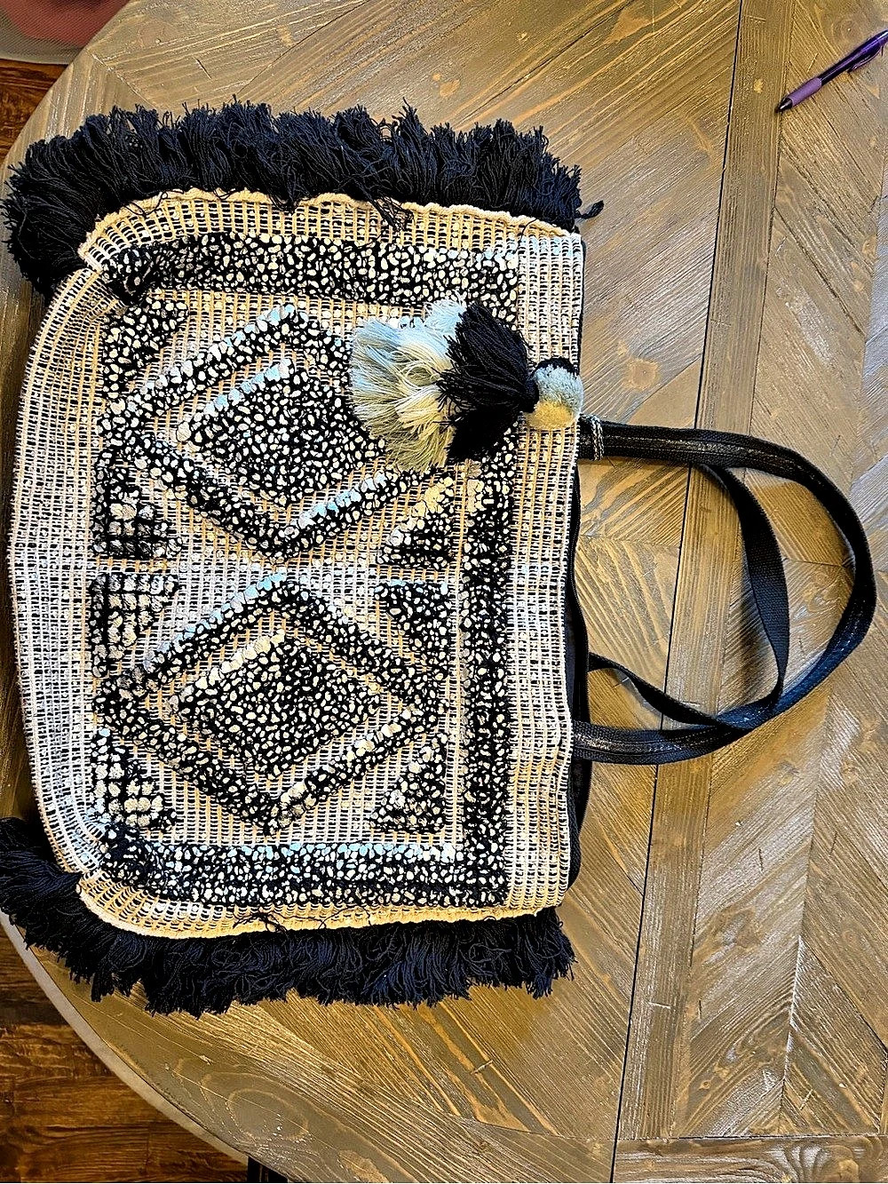 AMERICA AND BEYOND Woven Geometric Fringe Tote in Black & silver Metallic accent